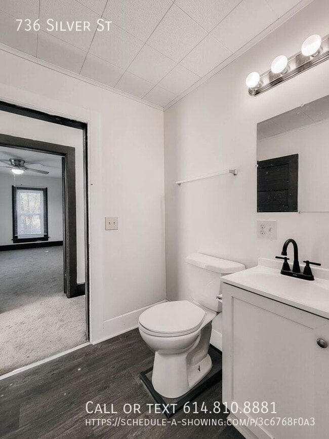 Building Photo - 736 Silver St