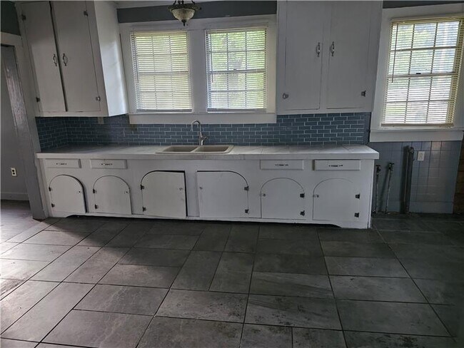 Building Photo - 3809 Geronimo St