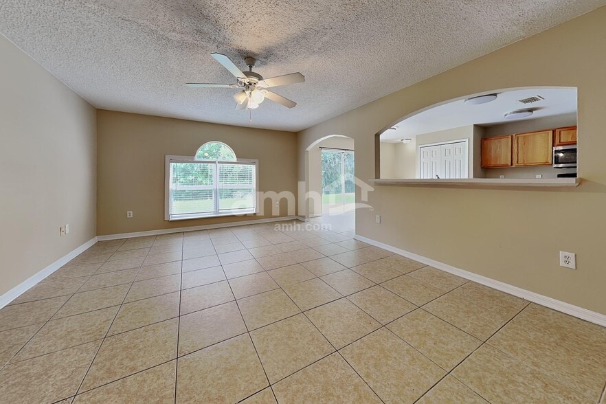 Building Photo - 30500 Birdhouse Dr