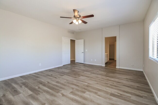 Building Photo - 1830 E Omega Dr