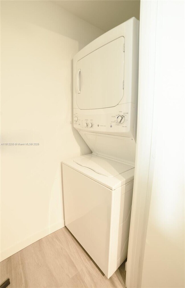 Building Photo - 1100 S Miami Ave