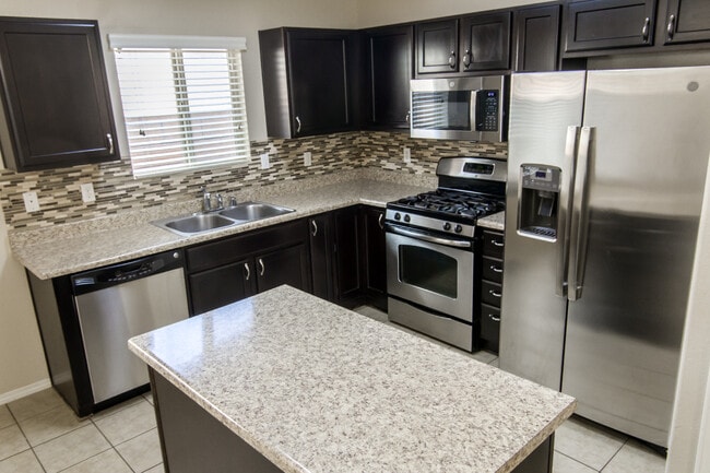 Building Photo - 9005 Rio Galisteo Pl NW