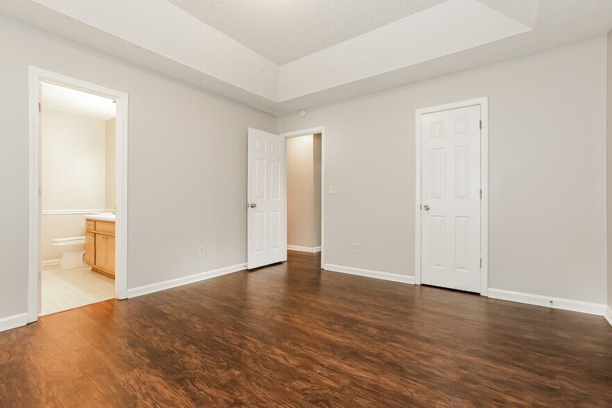 Building Photo - 225 River Birch Dr