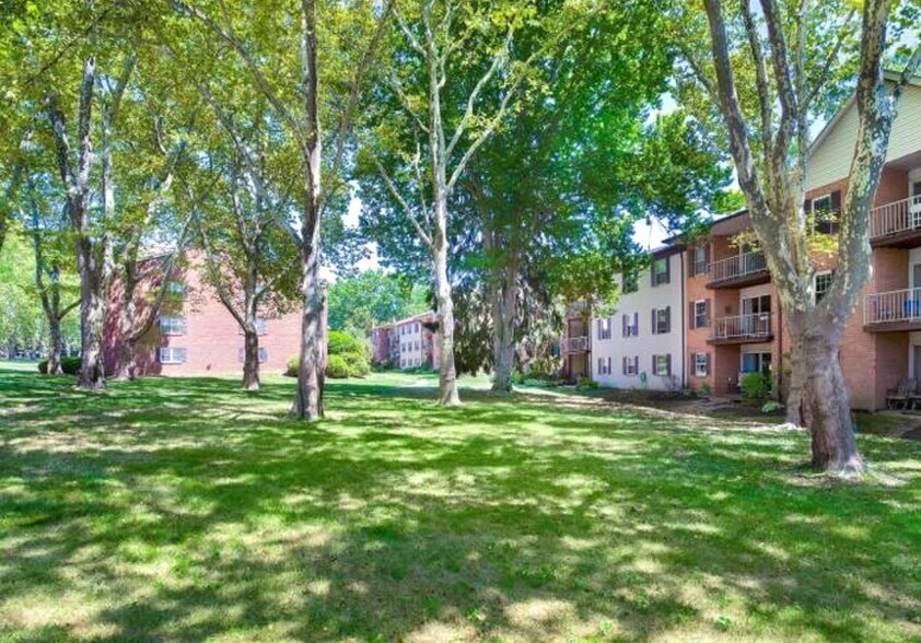 Building Photo - 429 Drummers Ln