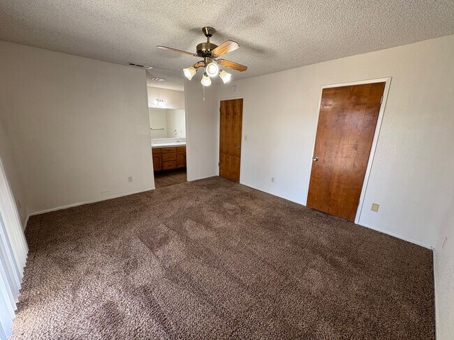 Building Photo - 636 Ramblewood Ct