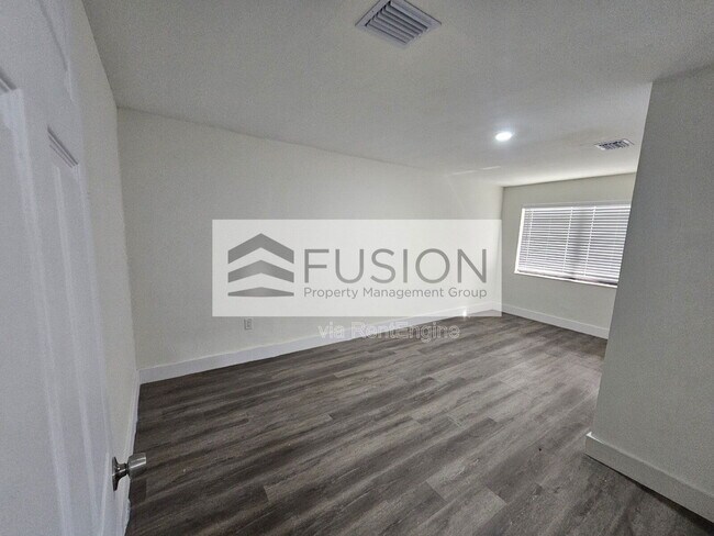 Building Photo - 1730 Acapulco Dr