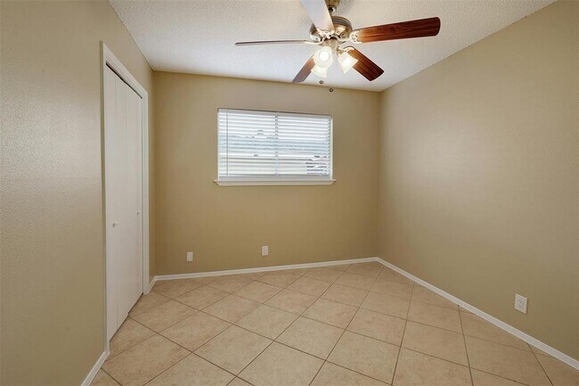 Building Photo - 9620 Chukar Cir