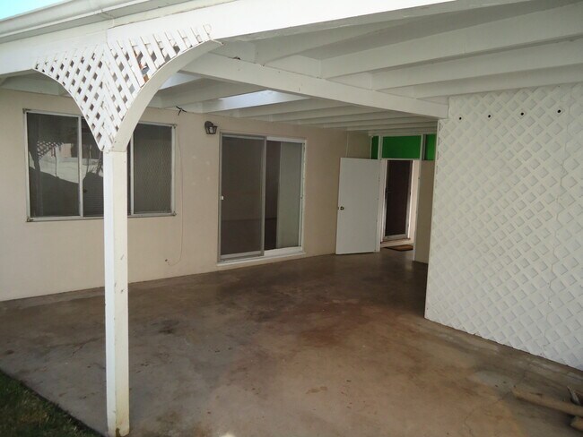 Building Photo - 1629 Linbrook Dr