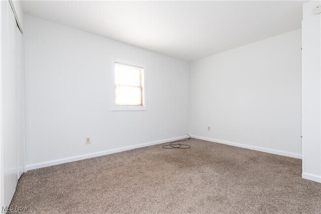 Building Photo - 3905 Woodbine Ave