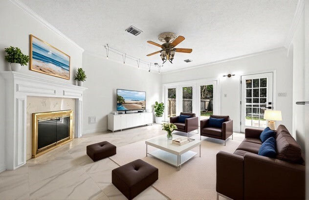 Building Photo - 2431 Parkwood Ln