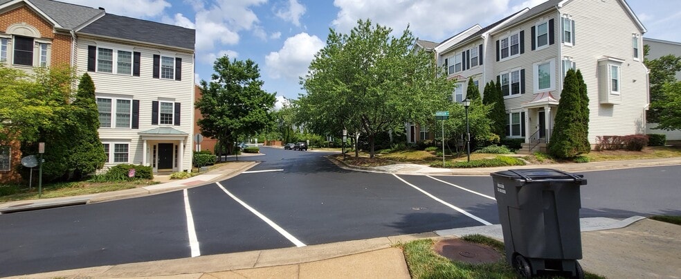 Building Photo - 5806 Pearson Ln