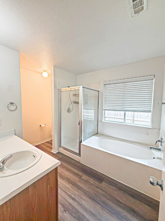 Building Photo - 3949 Wensledale Dr