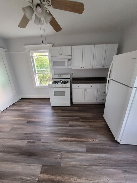 Kitchen - 128 Woods Ave
