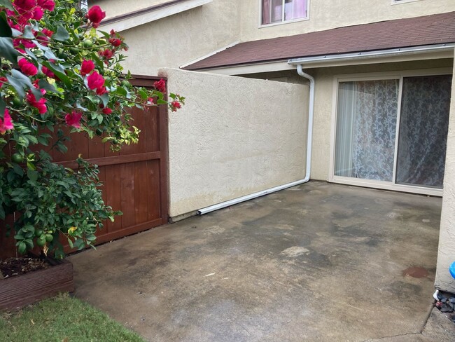 Building Photo - Beautiful Home w/SOLAR & Central A/C!