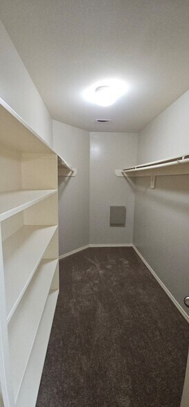 Building Photo - 706 Woodport Ln