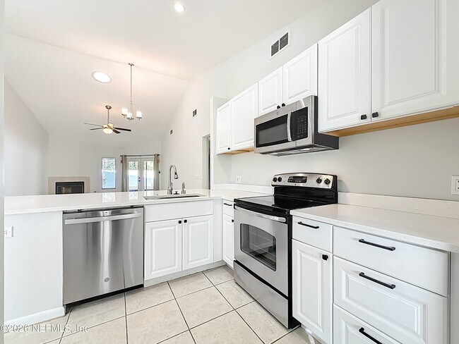 Building Photo - 141 La Pasada Cir W