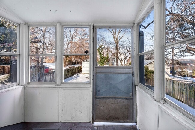 Building Photo - 3915 Schiller Pl