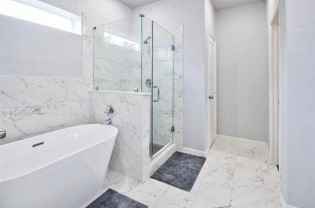 Building Photo - 3510 Oleander Ave