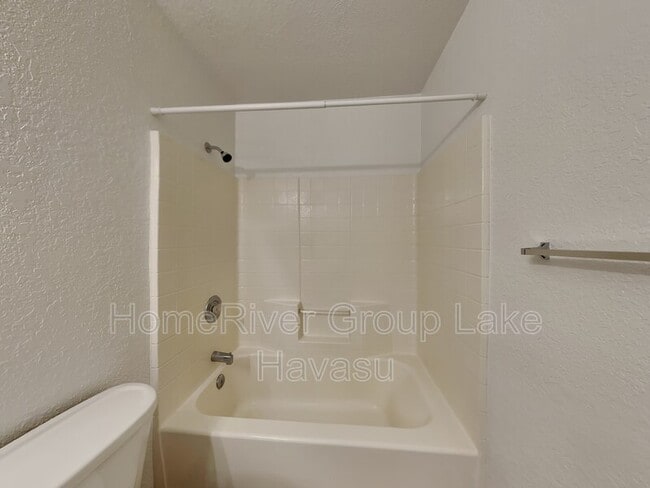 Building Photo - 3080 Caliente Dr