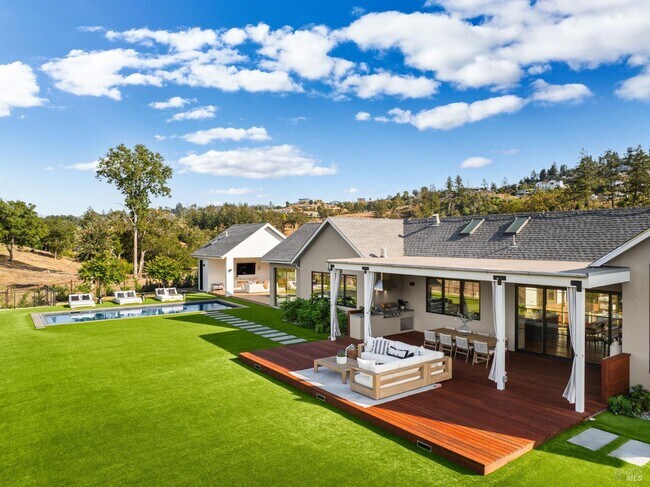 Building Photo - 987 Mark West Springs Rd