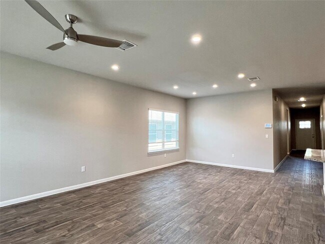 Building Photo - 13800 Cantarra Dr