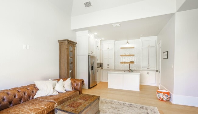 Building Photo - 4011 140th St