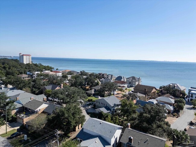 Building Photo - 802 Bayshore Dr