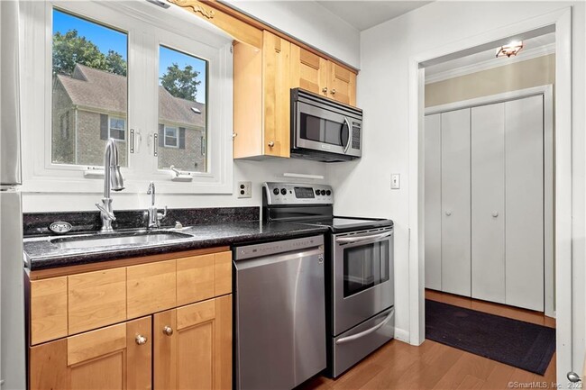Building Photo - 25 Indian Harbor Dr
