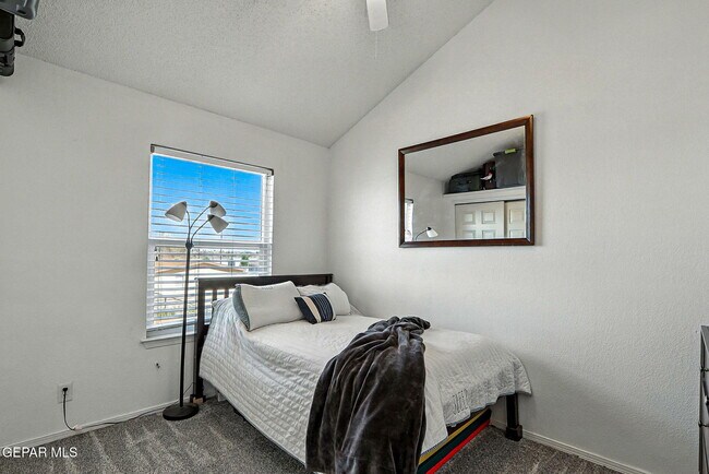 Building Photo - 3712 La Cuesta Dr