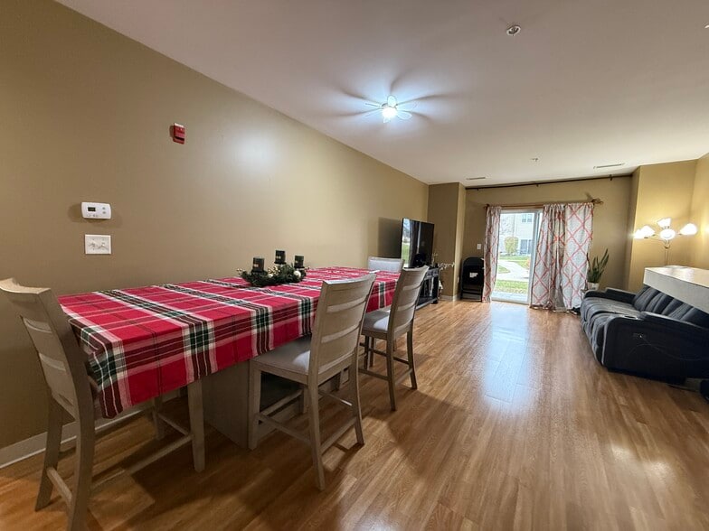 Building Photo - 211 Central St