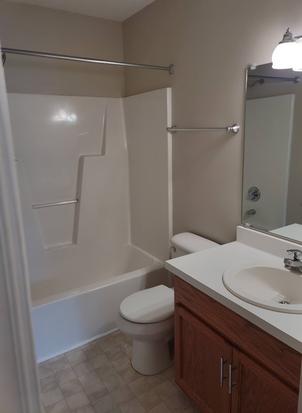 Building Photo - 1219 Camelot Ct NE