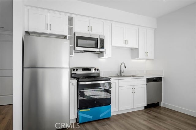 Building Photo - 10657 Moorpark St