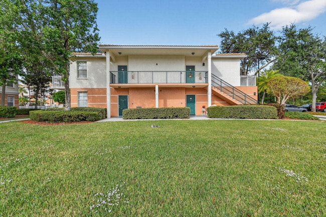 Building Photo - 3202 Myrtlewood Cir E