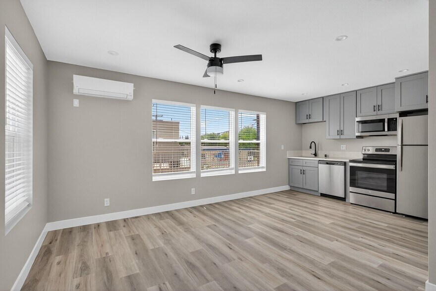 Building Photo - 113 S Lillie Ave