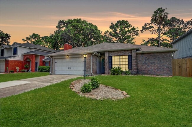 Primary Photo - 16322 Chimneystone Dr
