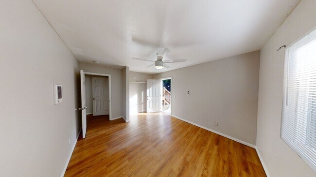 Building Photo - 5BR/2BA with Private Yard!