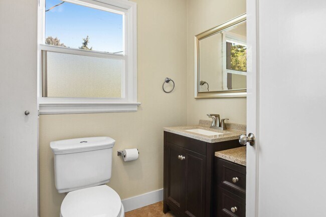 Building Photo - 3-Bed 2-Bath Home with Detached Studio Apartment!