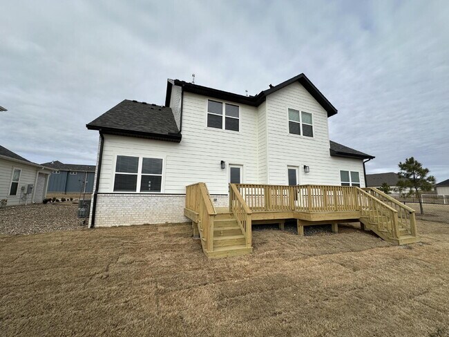 Building Photo - 2805 SW Hampshire Ave