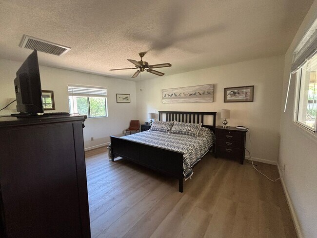 Building Photo - Lovely 3 bedroom 2 bath home in the grass in Leisure World a 45+ Active Adult Resort Community. M...