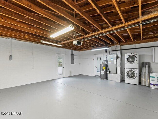 Building Photo - 879 Ponderosa Dr