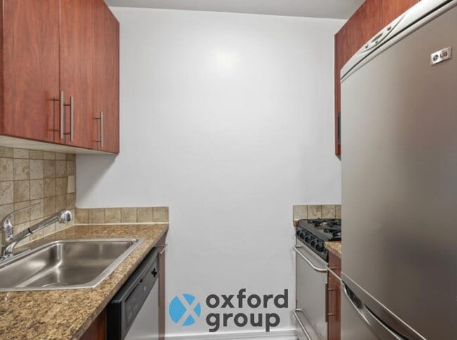 Building Photo - 2 bedroom in NEW YORK NY 10019