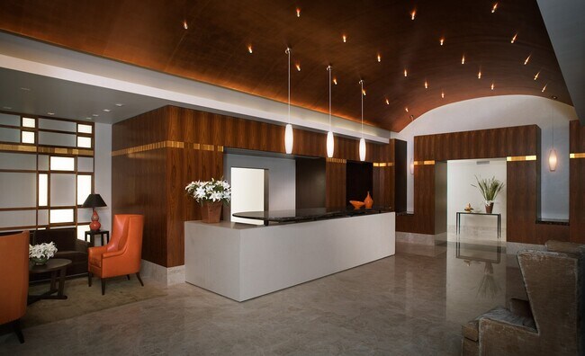 Building Photo - 215 E 96th St