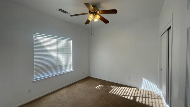 Building Photo - 1400 Bay St