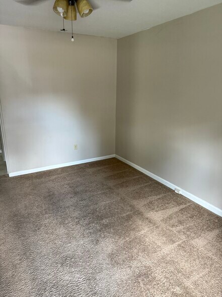 Building Photo - 981 Charlotte Ave