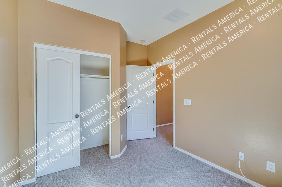 Building Photo - 2727 S Equestrian Dr