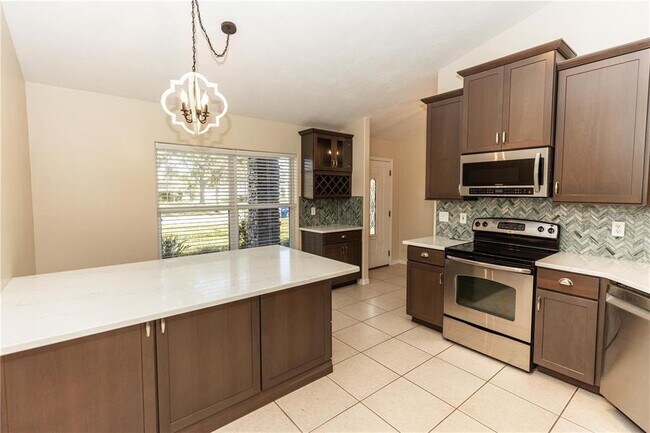 Building Photo - 12 Peruvian Ln