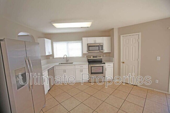 Building Photo - 10526 W Via Del Sol
