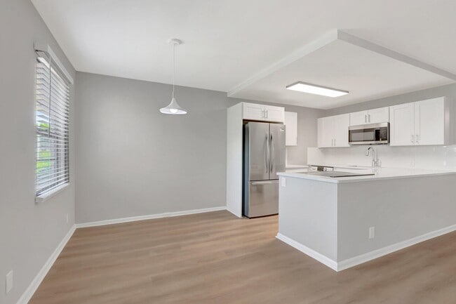 Building Photo - 296 Fanshaw H