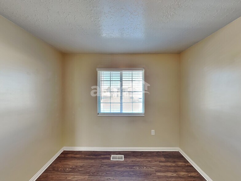 Building Photo - 5466 Midland Dr