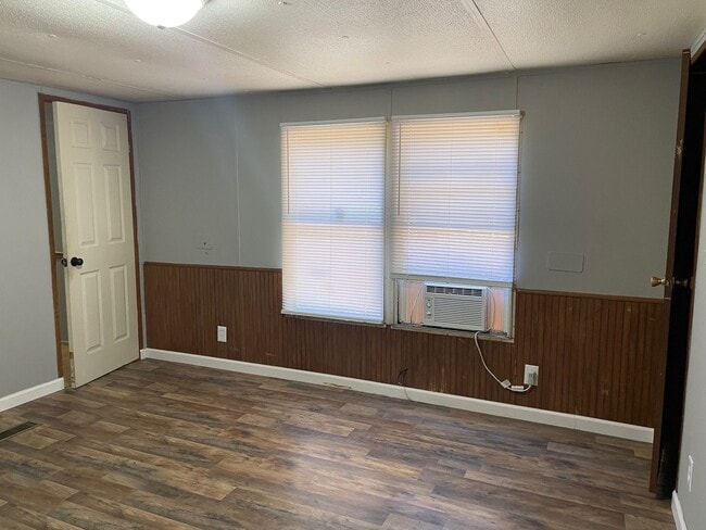 Building Photo - 4 BED, 2 BATH MOBILE HOME LOCATED IN JACKS...